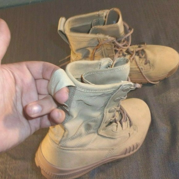TAN CANVAS NIKE TACTICAL BOOTS 4.5 21BI200